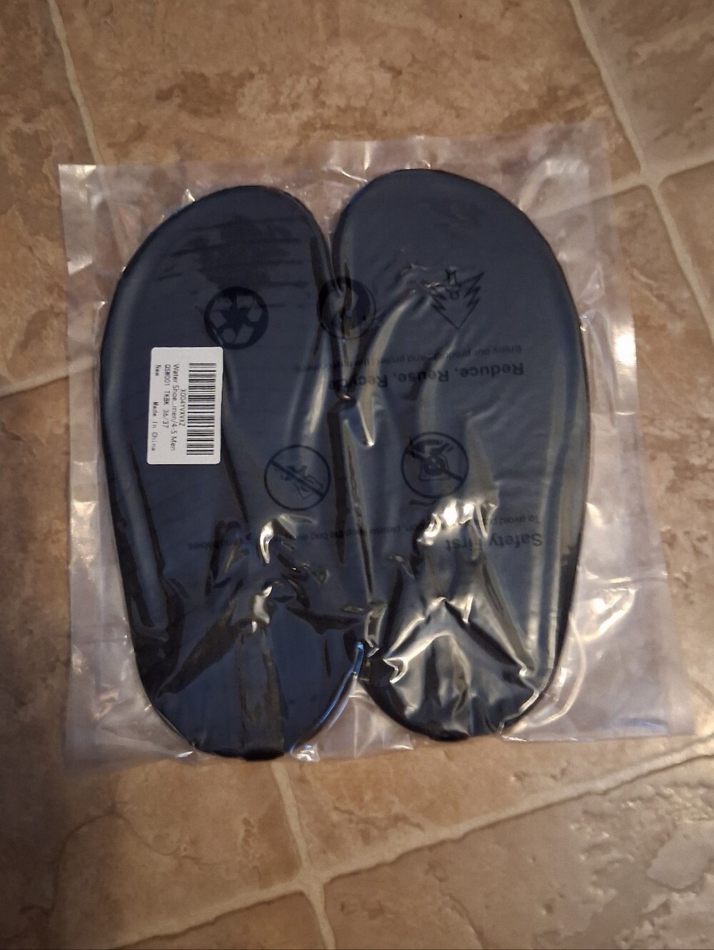 Black Water Shoes Labeled As Womens 5/6 Mens 4/5 ( Fit Size 9-9.4 Foot) Big kids
